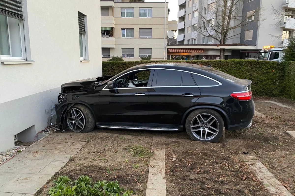 Kreuzlingen TG - 20-Jähriger fährt alkoholisiert in Wand !