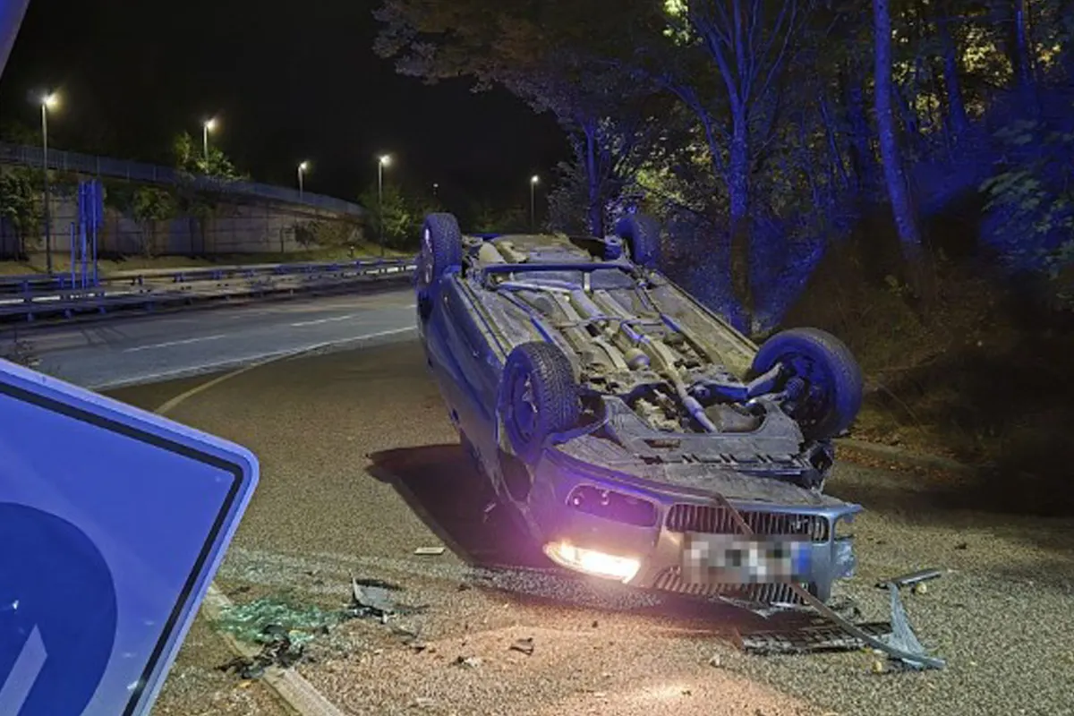 Kiel SH – Fahrer (24) überschlägt sich alkoholisiert mit Auto