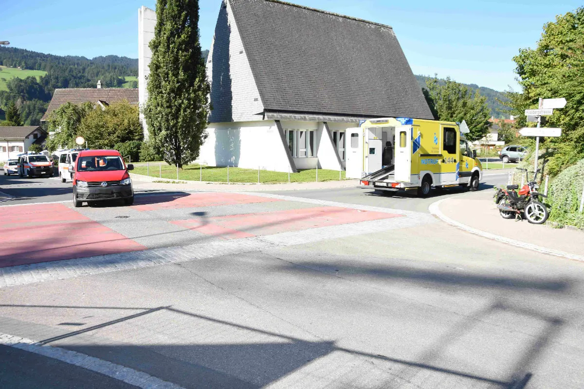Ebnat-Kappel SG - Auto kollidiert mit Mofa einer Schülerin