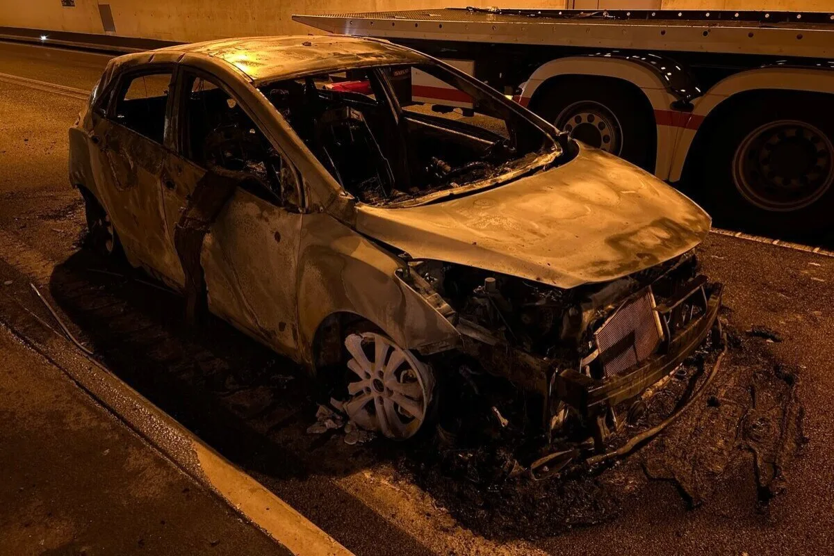 Oberwil-Lieli AG - Auto brannte im Umfahrungstunnel 