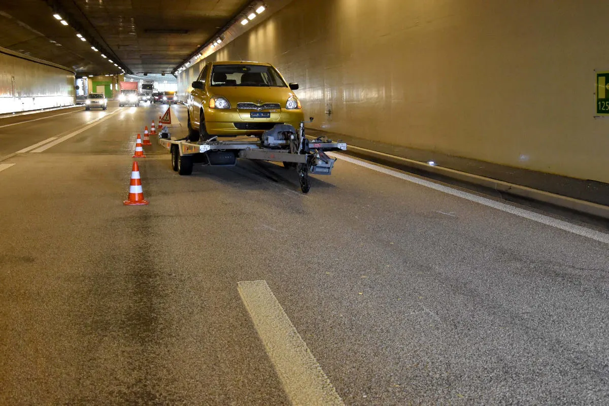Hergiswil NW - Zwei Unfälle im Kirchenwaldtunnel