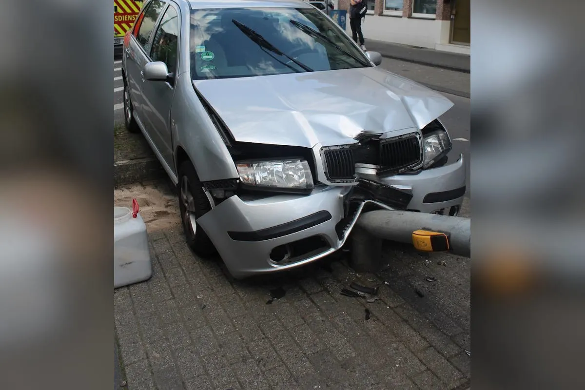 Hagen-Altenhagen – 80-Jährige baut Unfall aufgrund eines medizinischen Notfalls
