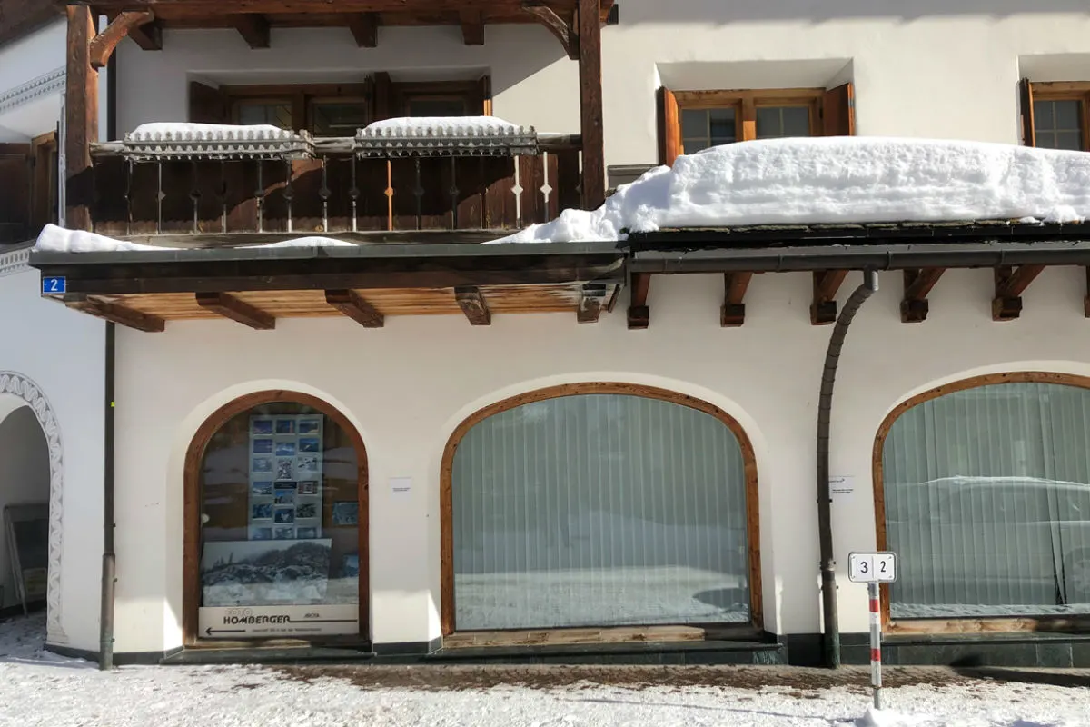 Arosa GR - Beim Schneeräumen von Leiter gestürzt
