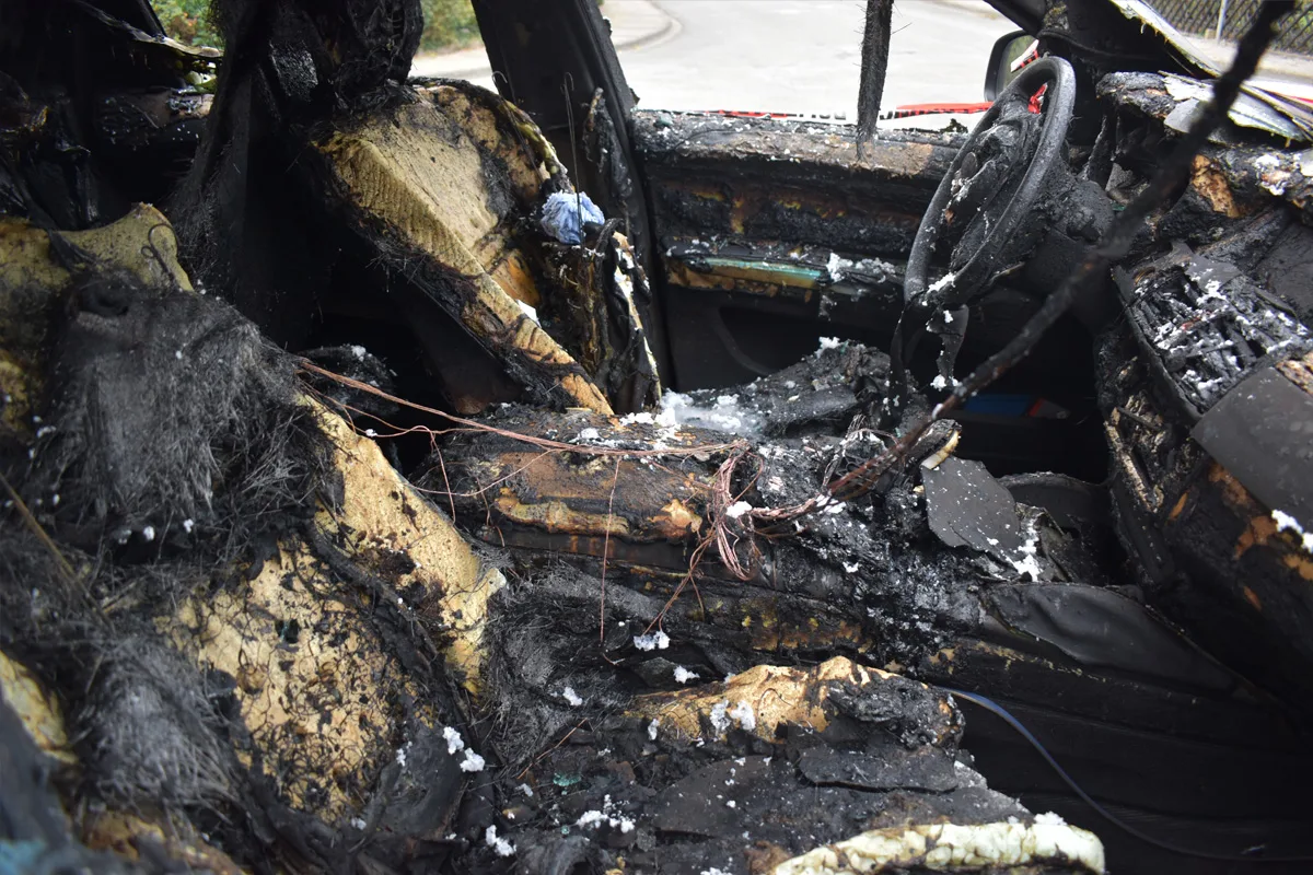 Bückeburg NI – Nächtlicher Brand von BMW – Polizei vermutet Brandstiftung