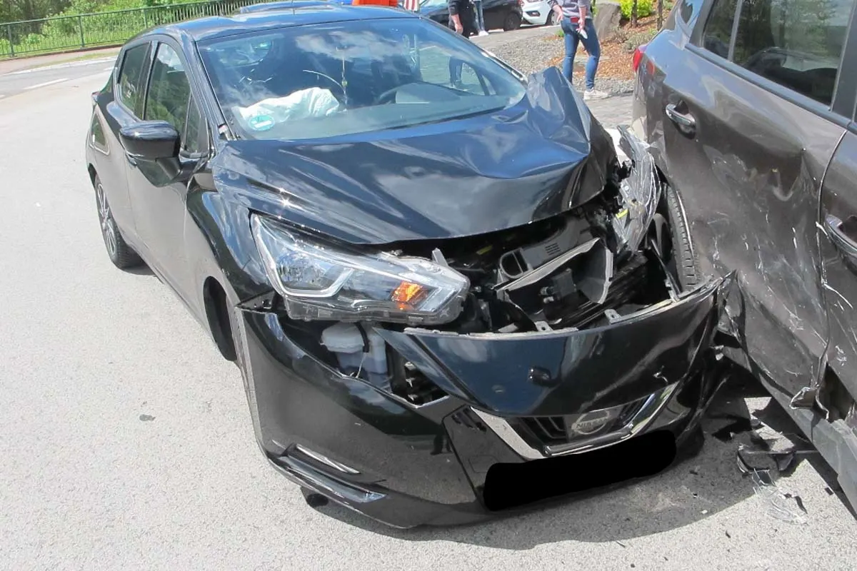 Zell (Mosel) - Unfall nach medizinischem Notfall - Zwei schwer Verletzte
