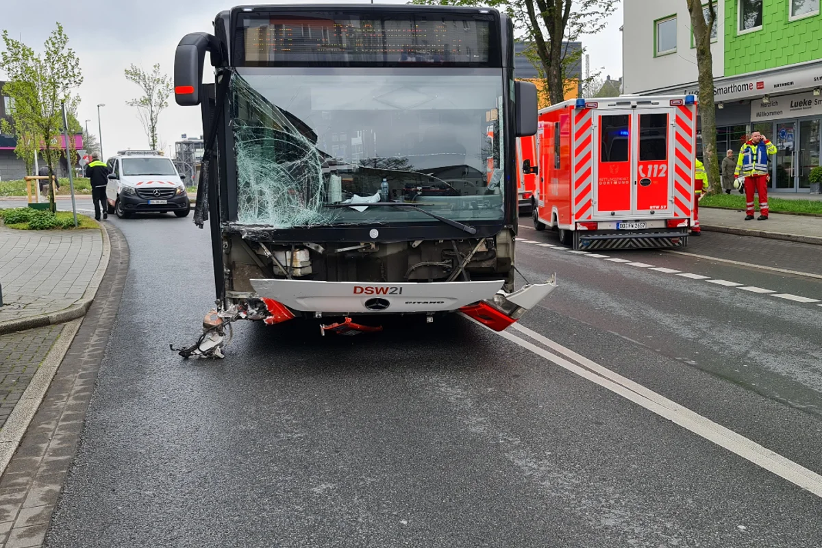 Dortmund - Fünf Verletzte bei Unfall in Hörde