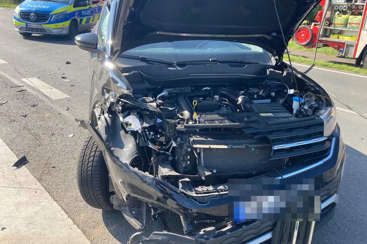 Lüdinghausen NW – Eine Verletzte nach Unfall von zwei Pkw auf Kreuzung