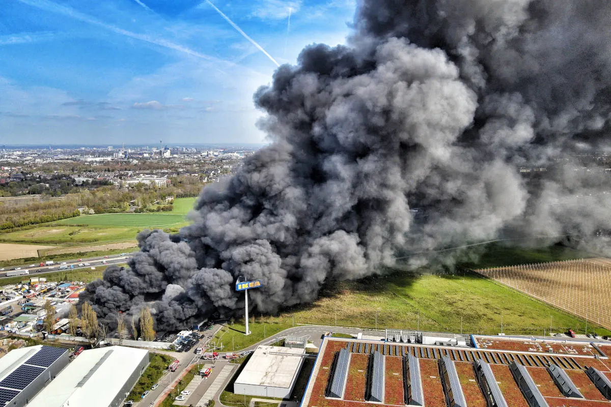 Neuss – Feuer auf einem Schrottplatz