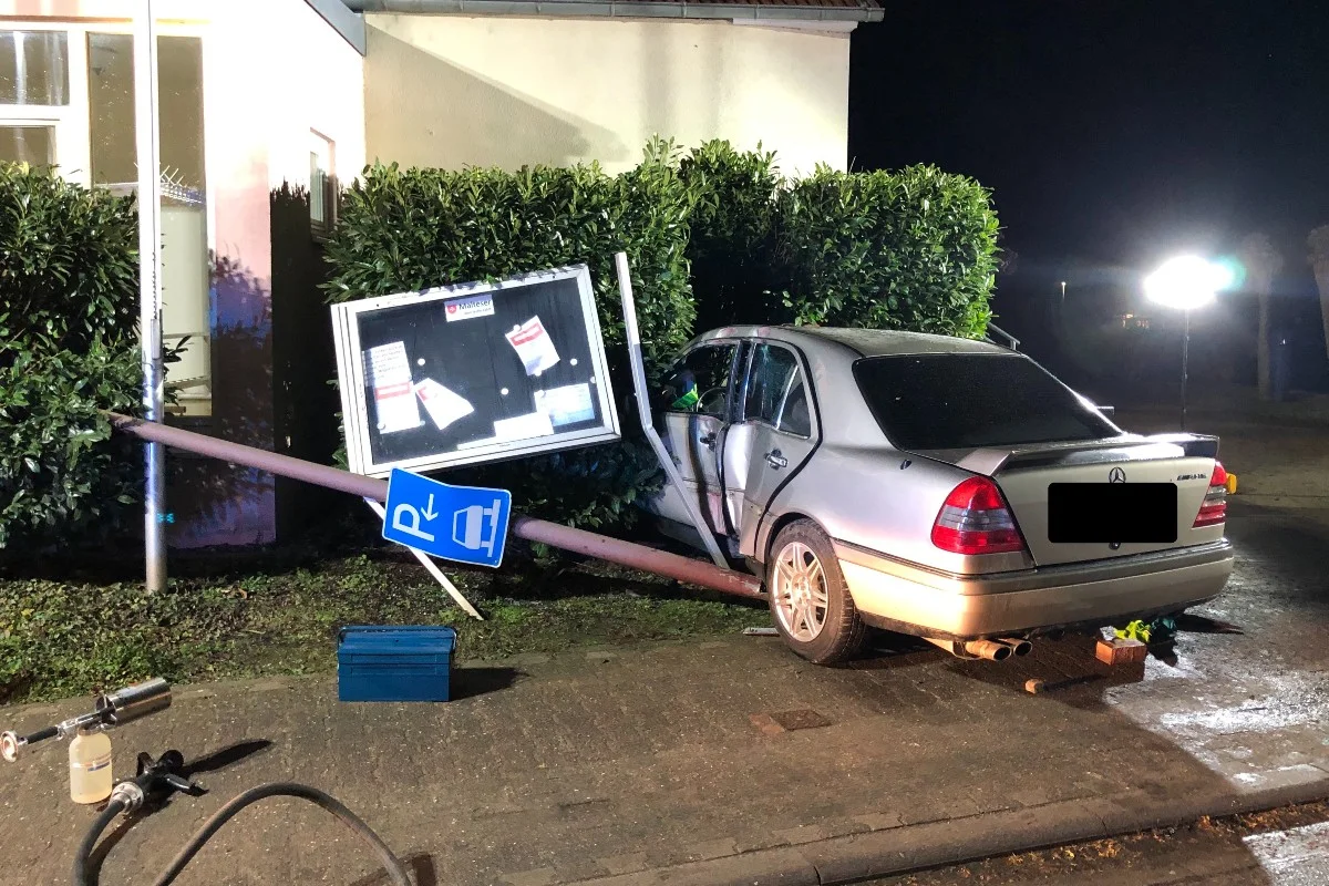 Flörsheim-Dalsheim – 18-Jähriger verliert Kontrolle über Mercedes