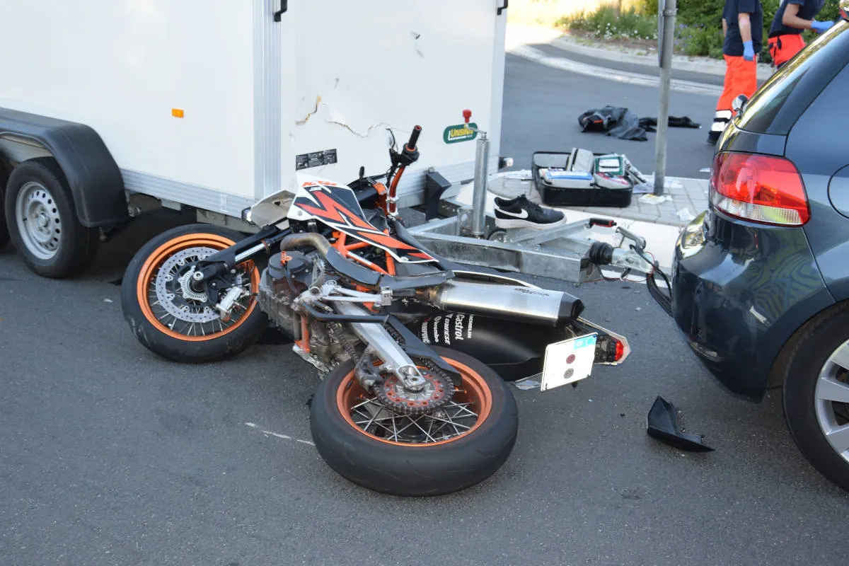 Rödinghausen – Motorradfahrer bei Unfall schwer verletzt  – Gegenverkehr übersehen