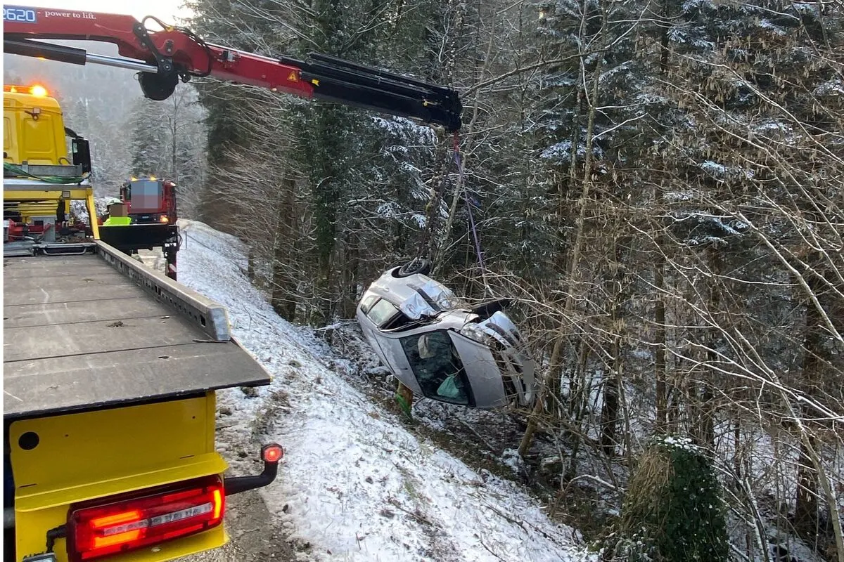 Unfall in Himmelried SO - Böschung hinabgestürzt