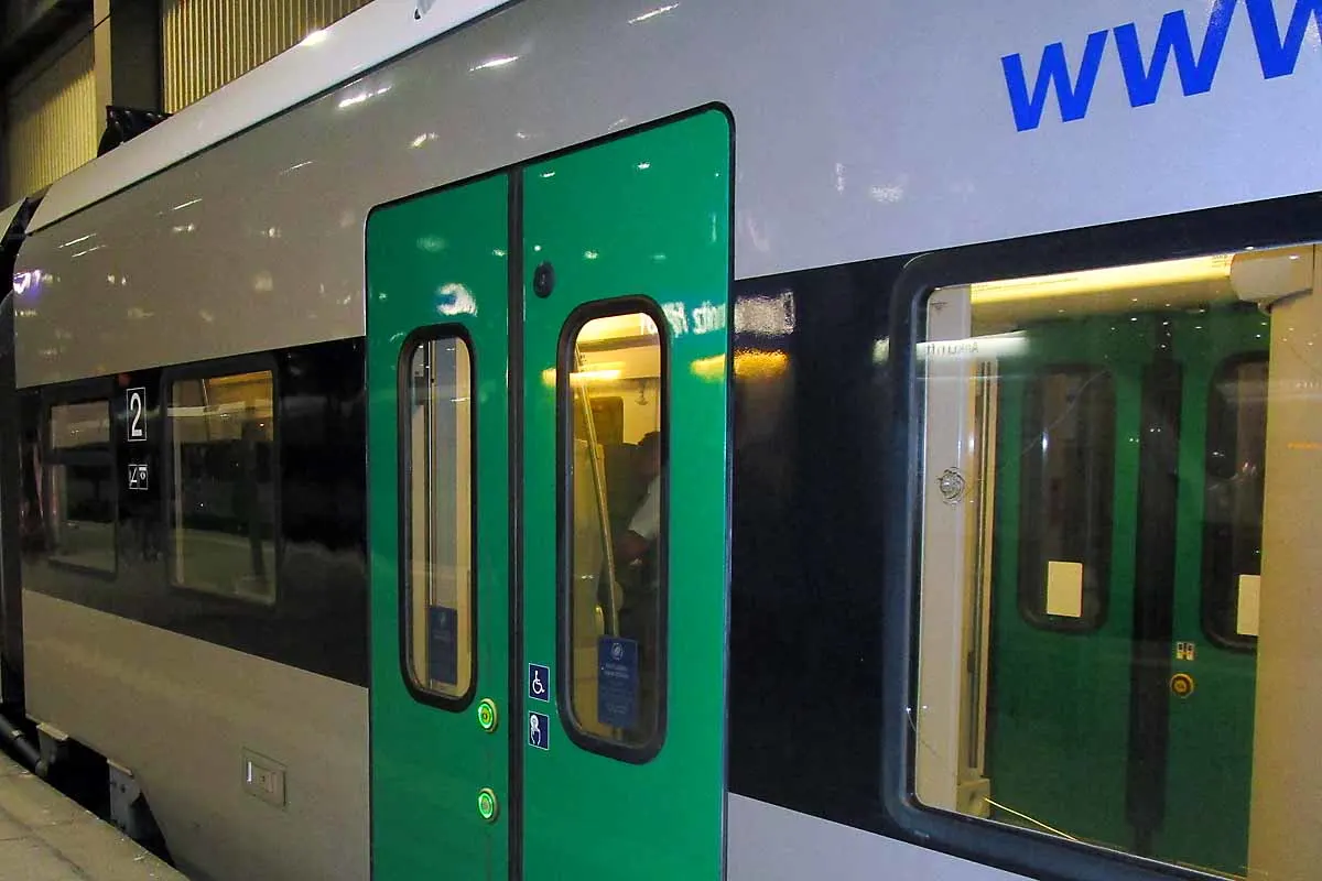 Chemnitz - Mitteldeutsche Regiobahn beschossen - Zeugen gesucht
