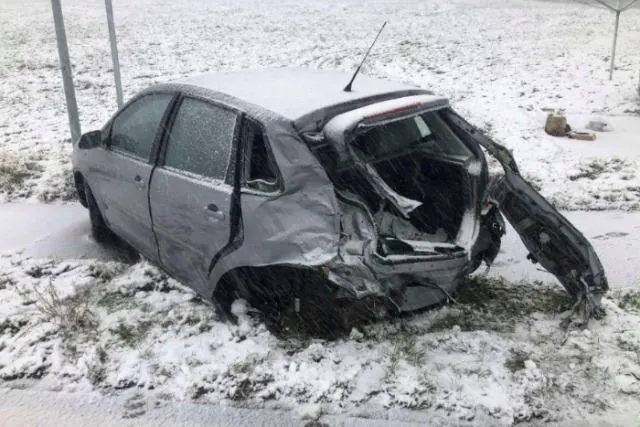 Gumefens FR – Auto kracht in Lieferwagen