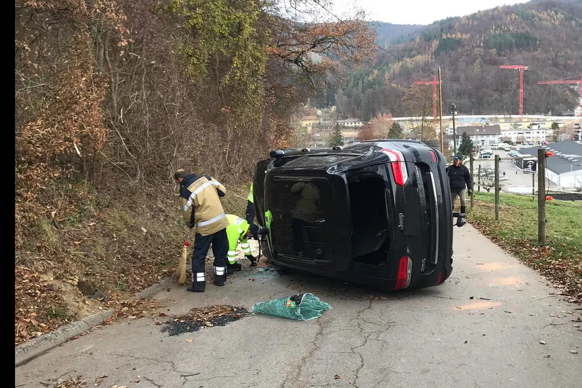 Liestal BL - Personenwagenlenker verursacht Selbstunfall