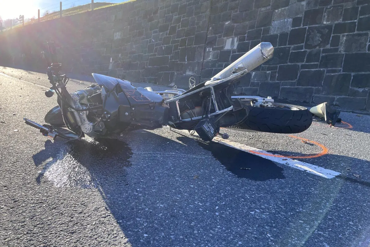 Unfall in Gams SG - Rega fliegt Verletzten ins Spital