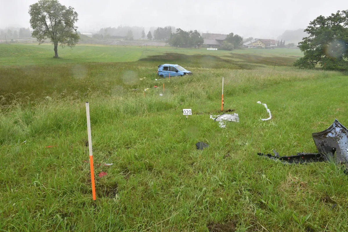 Bäretswil ZH - Autofahrer bei Unfall verletzt 