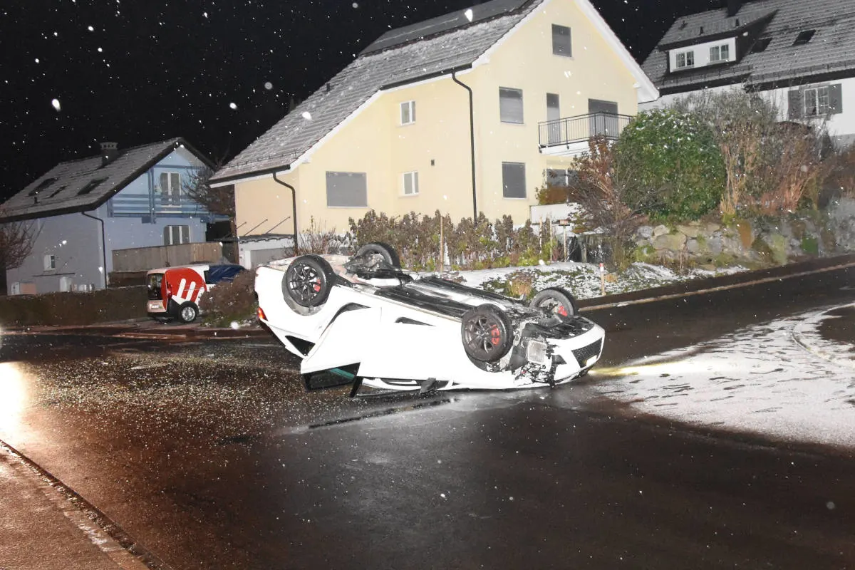Unfall Gossau SG – Auto überschlägt sich