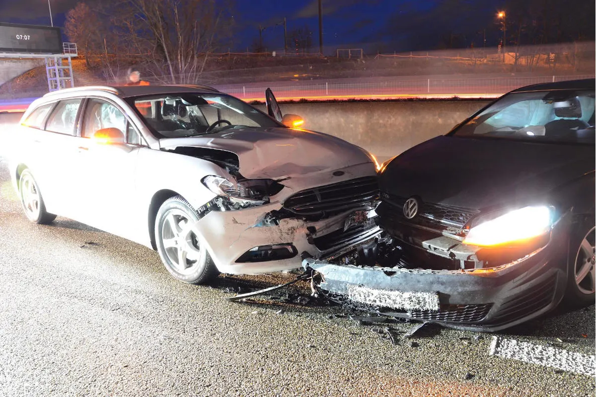 A2 Pratteln BL - Verkehrsunfall mit drei Fahrzeugen