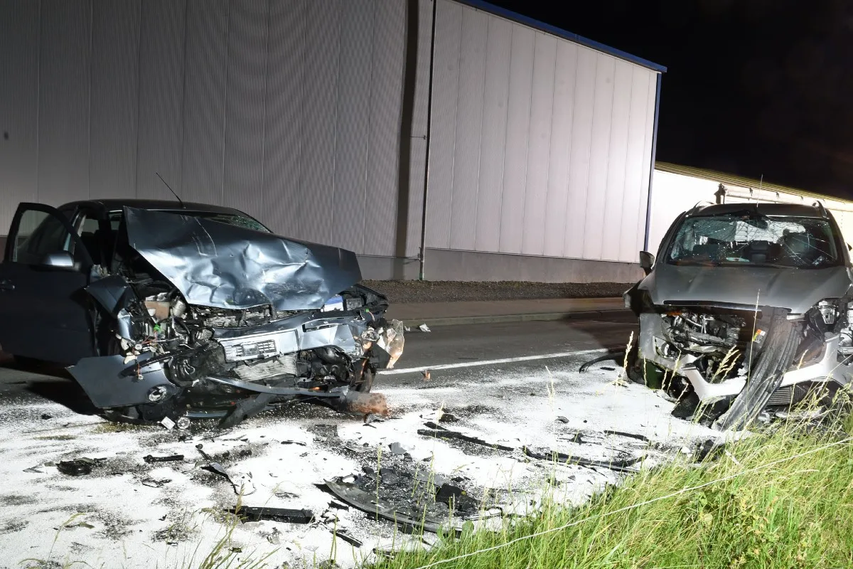 Horrorunfall in Altwis LU - Frontalkollision zwischen zwei Personenwagen – zwei Personen verletzt