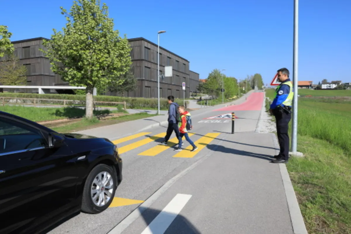 Kanton Freiburg - Elterntaxis verhalten sich oft riskant 