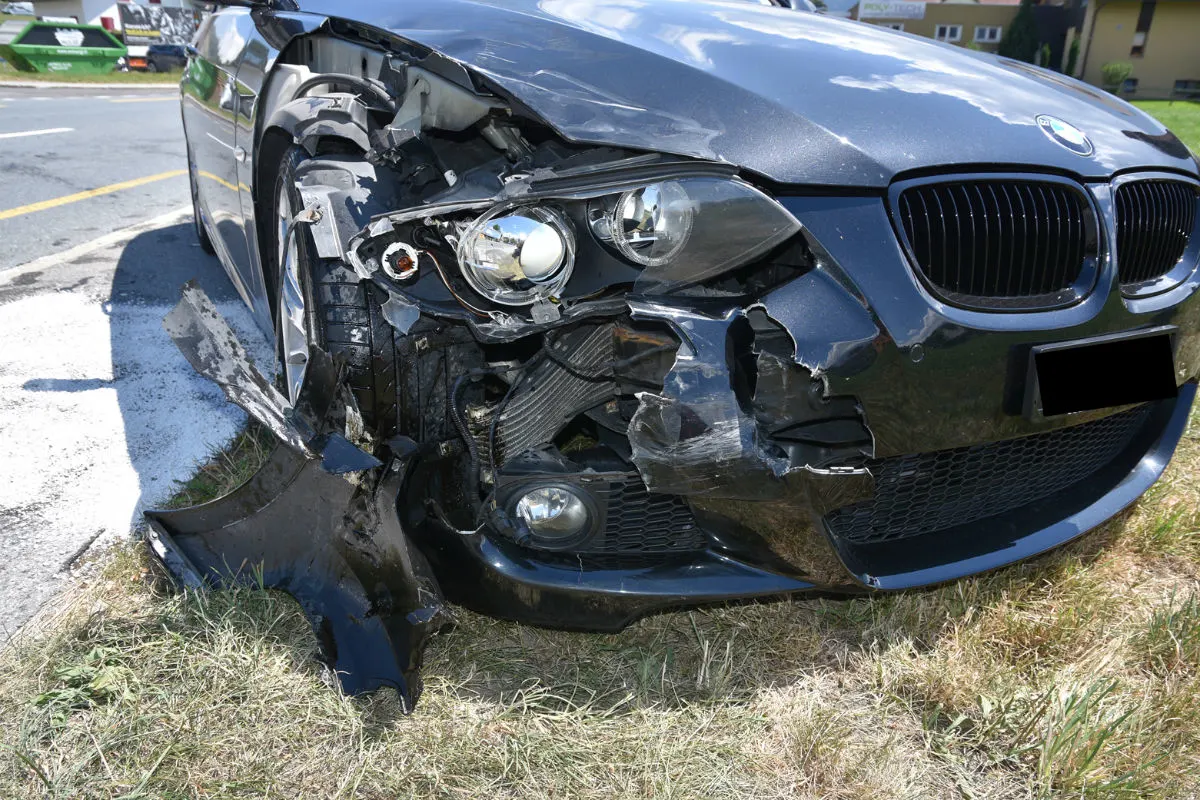 Bendern FL - Autofahrer missachtet Vortritt