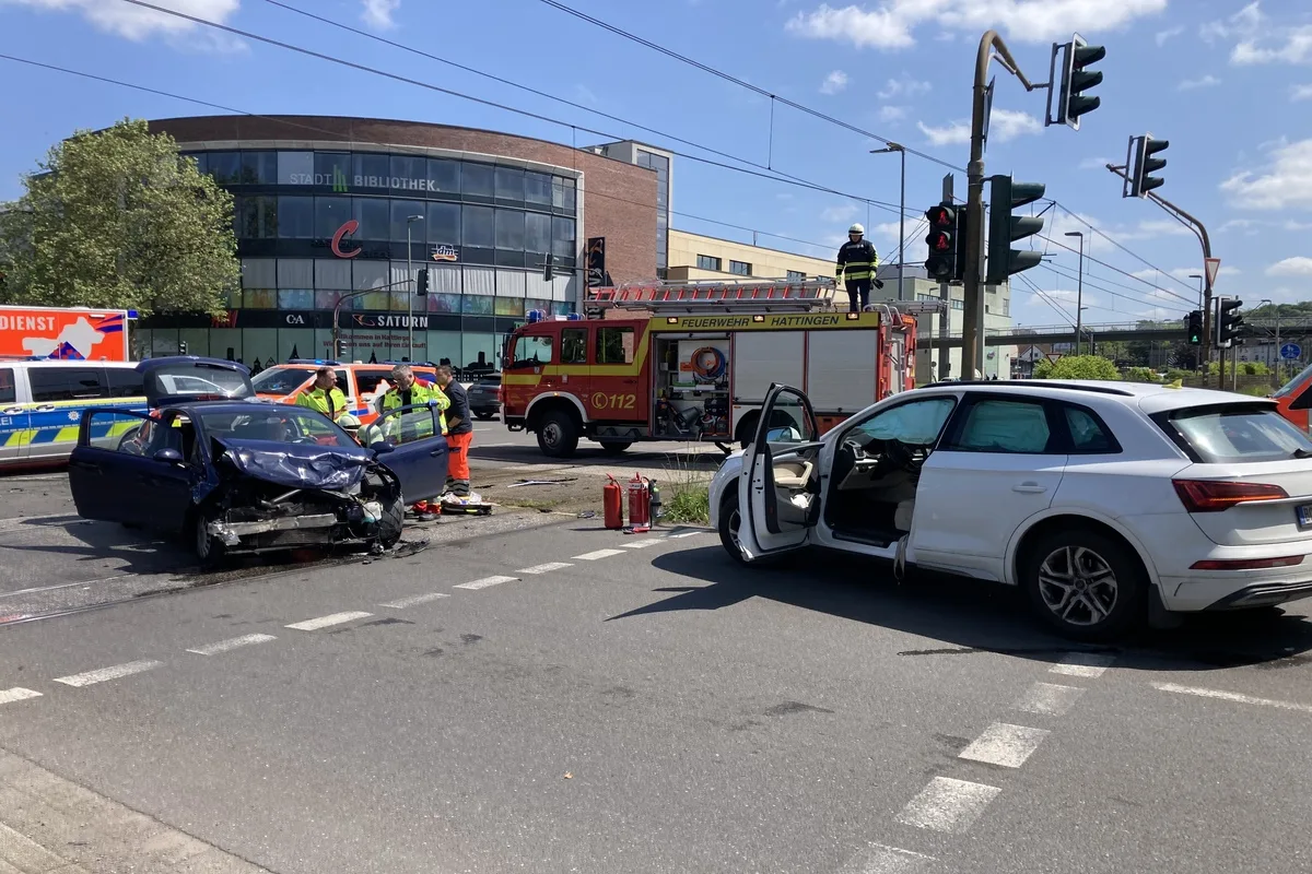 Hattingen - Verkehrsunfall mit zwei Verletzten 