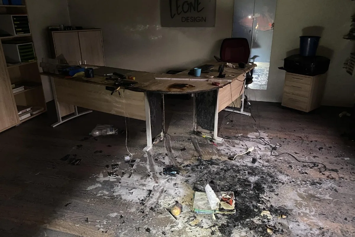 Niederdorf BL - Schwelbrand in Bürobereich erfordert Feuerwehreinsatz
