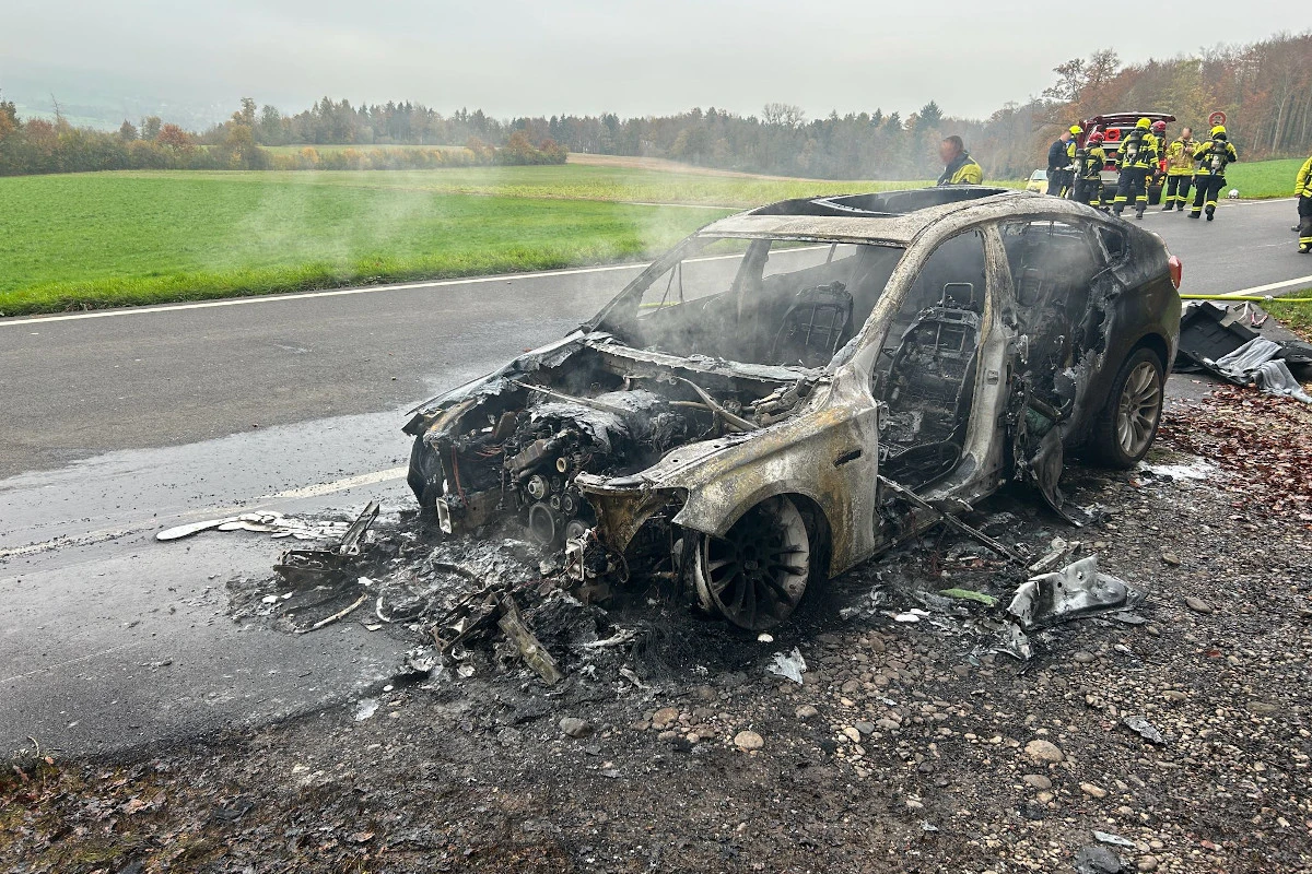 Arch BE – Auto in Brand geraten