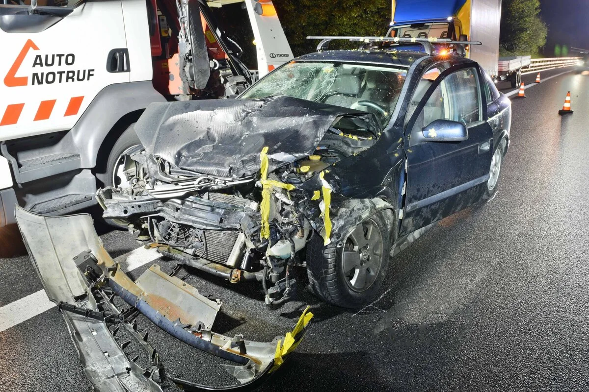 Root / A14 LU - Heftiger Unfall zieht grössere Verkehrsbehinderungen nach sich 