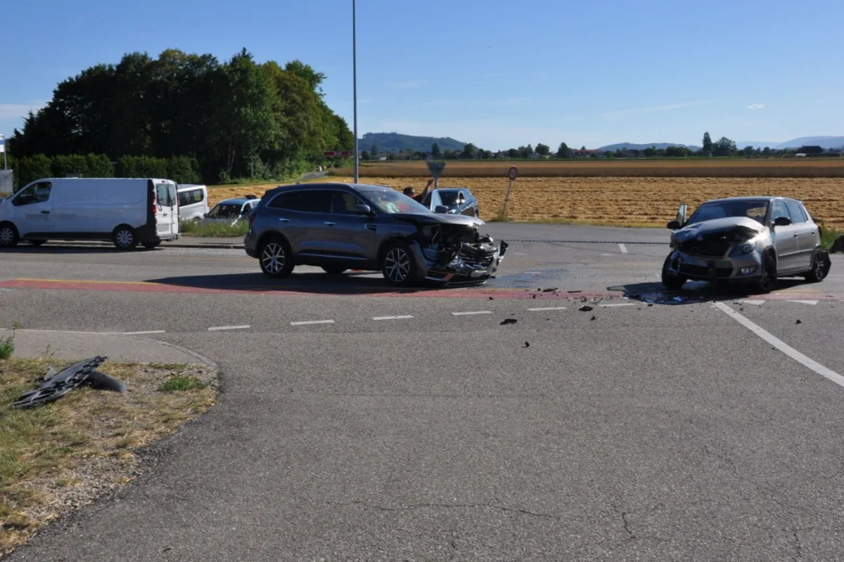 Unfall in Grenchen SO -  Verkehrsunfall mit drei beteiligten Fahrzeugen