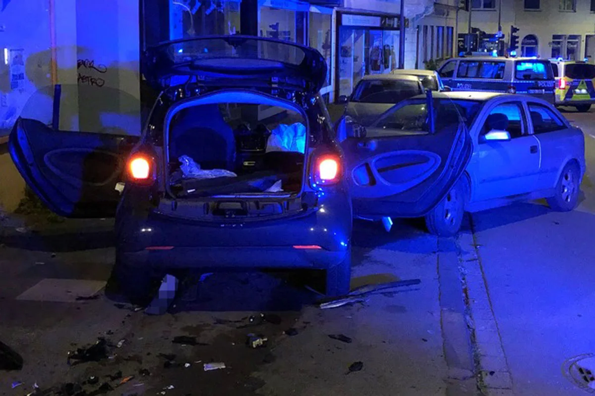 Bochum - Alkoholisierter 19-Jähriger flüchtet mit Kleinstwagen vor der Polizei