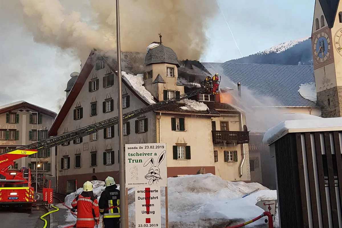 Trun GR - Brand in Mehrfamilienhaus