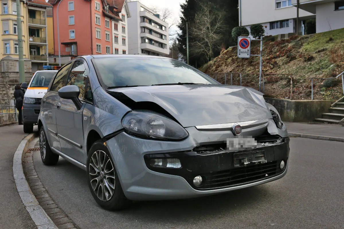 Stadt St. Gallen SG - Auffahrkollision auf Teufener Strasse