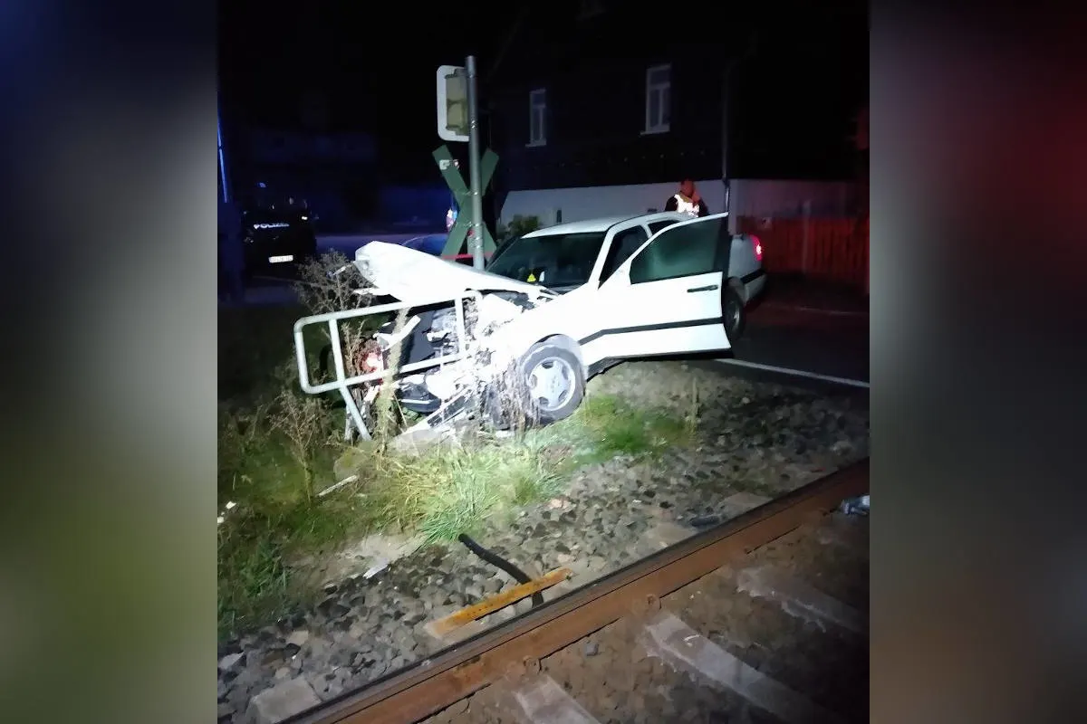 Münchhausen – Unfall am Bahnübergang fordert hohen Sachschaden