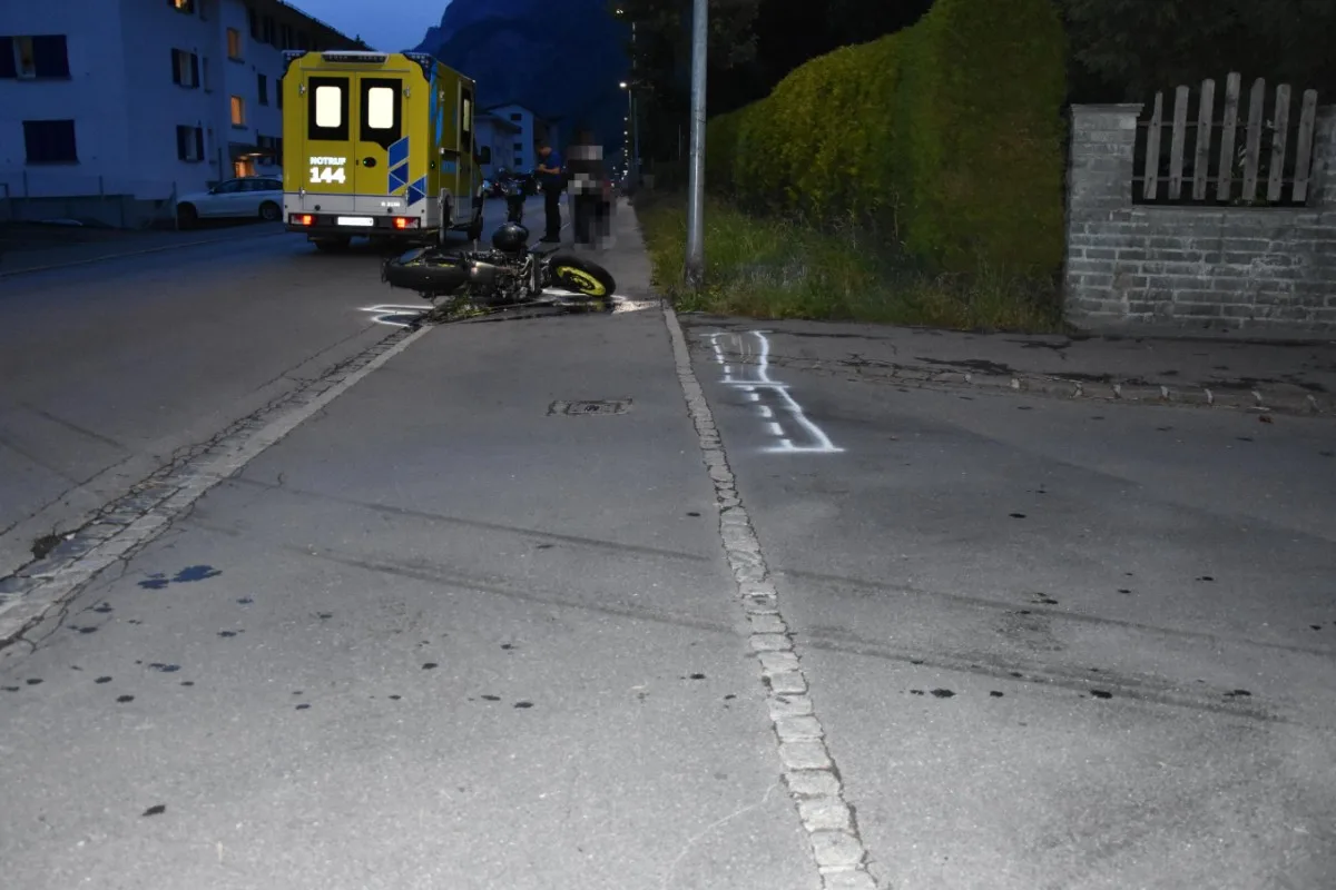 Walenstadt SG - Selbstunfall mit Motorrad - 19-Jähriger muss von der Rega gerettet werden
