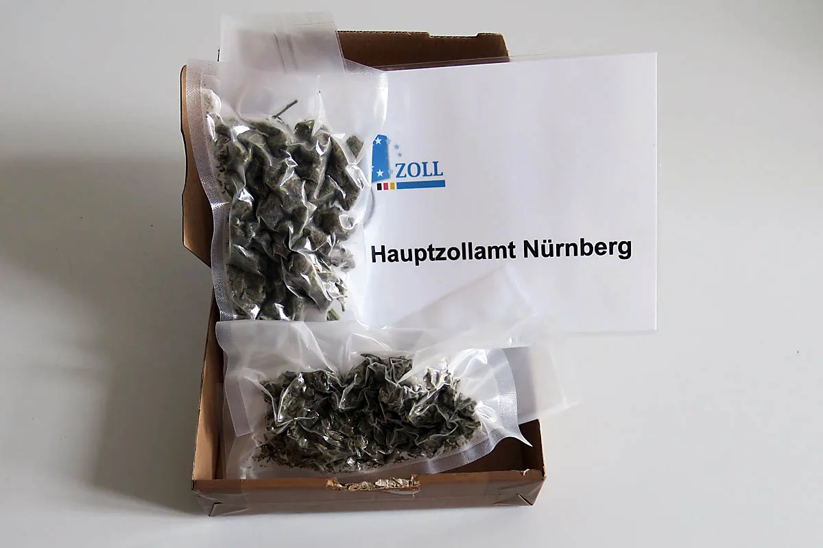Nürnberg - Zoll stoppt Sendung mit strengem Geruch