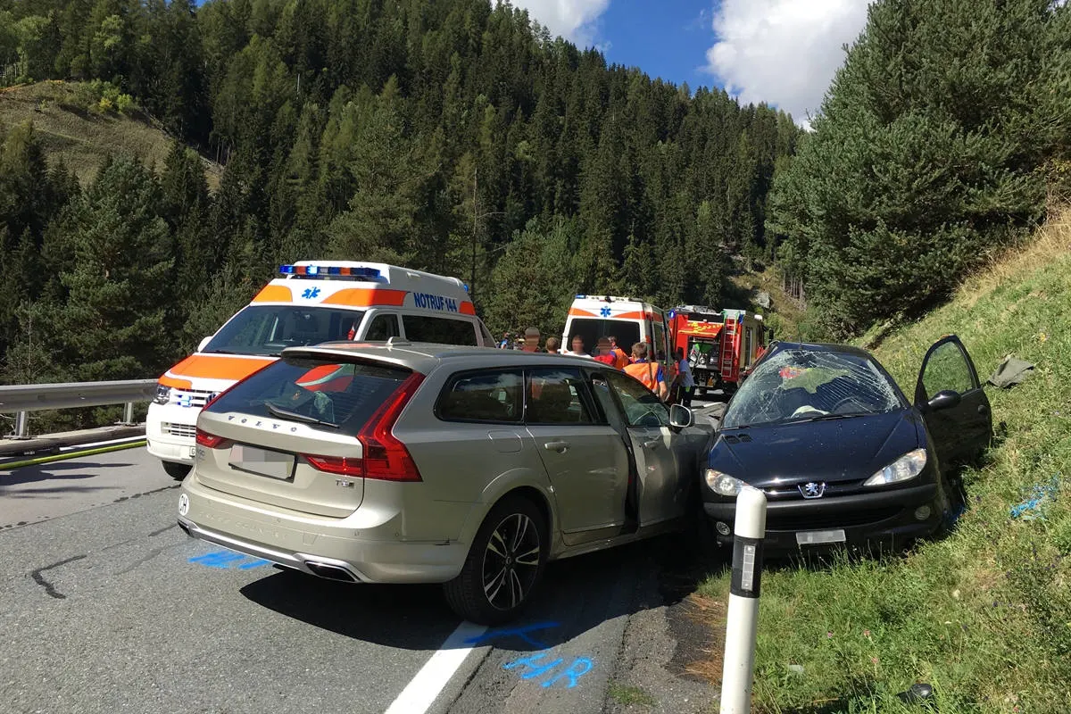 Ardez und Lavin GR - Zwei Unfälle auf der Engadinerstrasse