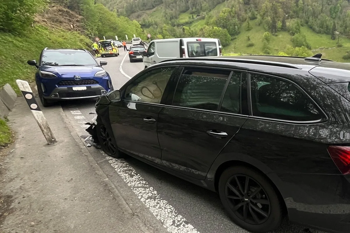 Lungern OW - Verkehrsbehinderungen nach Frontalkollision 