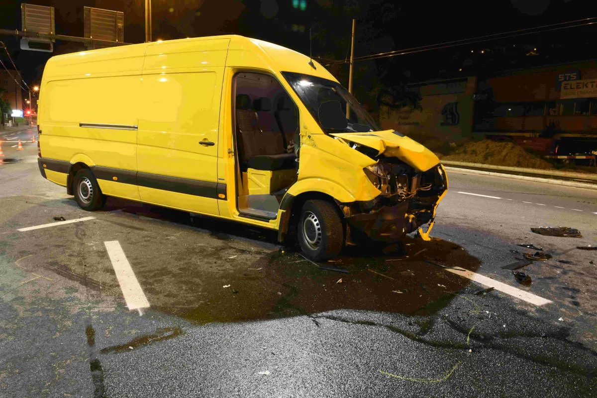 Kriens LU - Kollision zwischen Lieferwagen und Personenwagen