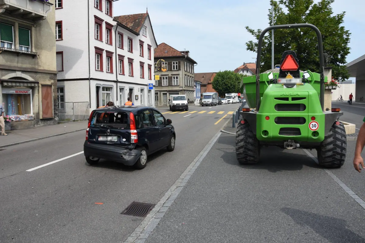 Rheineck SG - Unfall zwischen Auto und Dumper