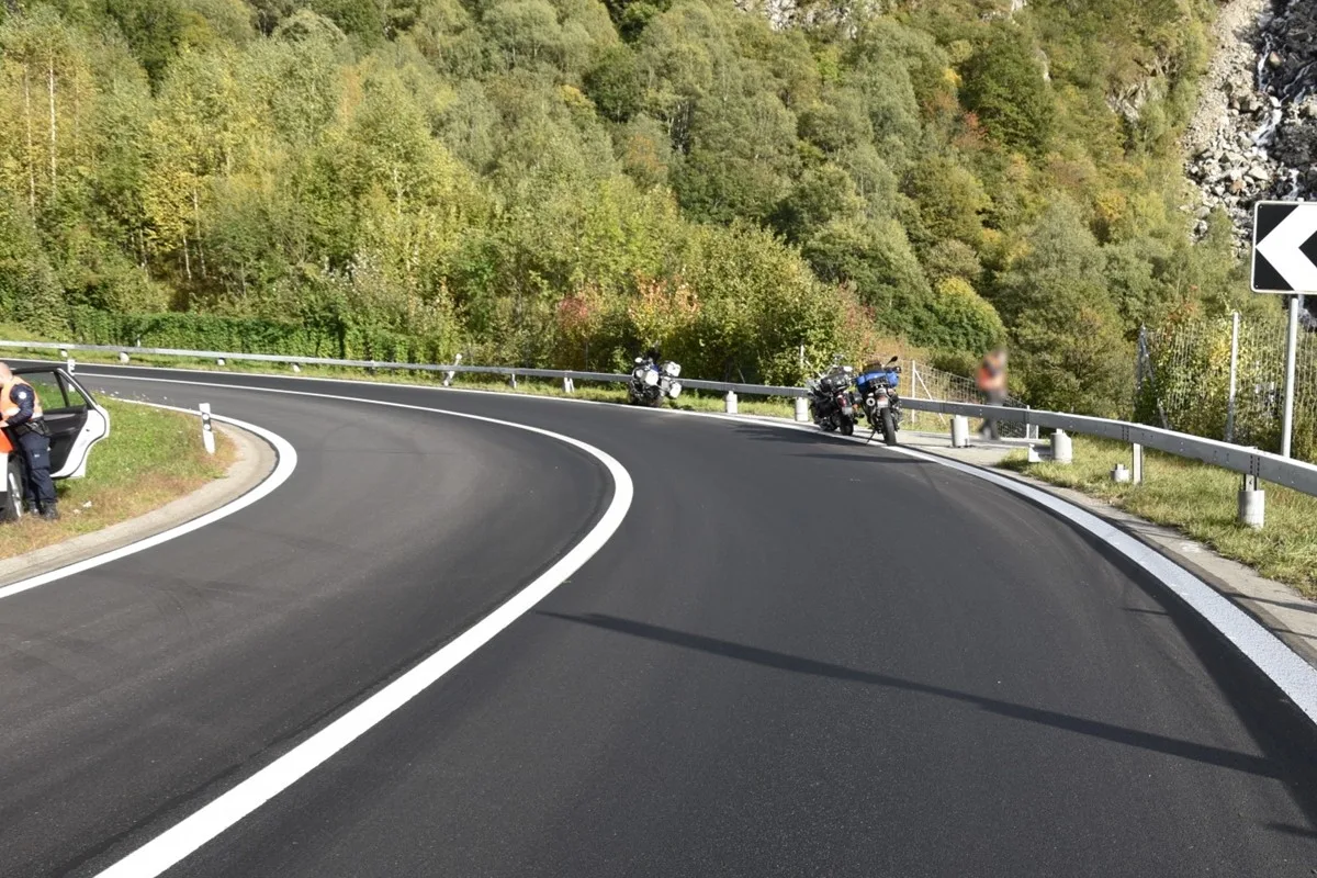 Unfall in Mesocco GR - Mit Motorrad auf Ölspur geschleudert und verunfallt