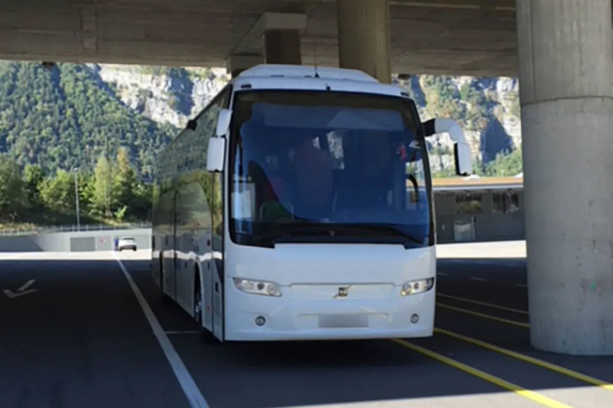 St-Maurice VS - Reisebus mit technischen Mängeln gestoppt