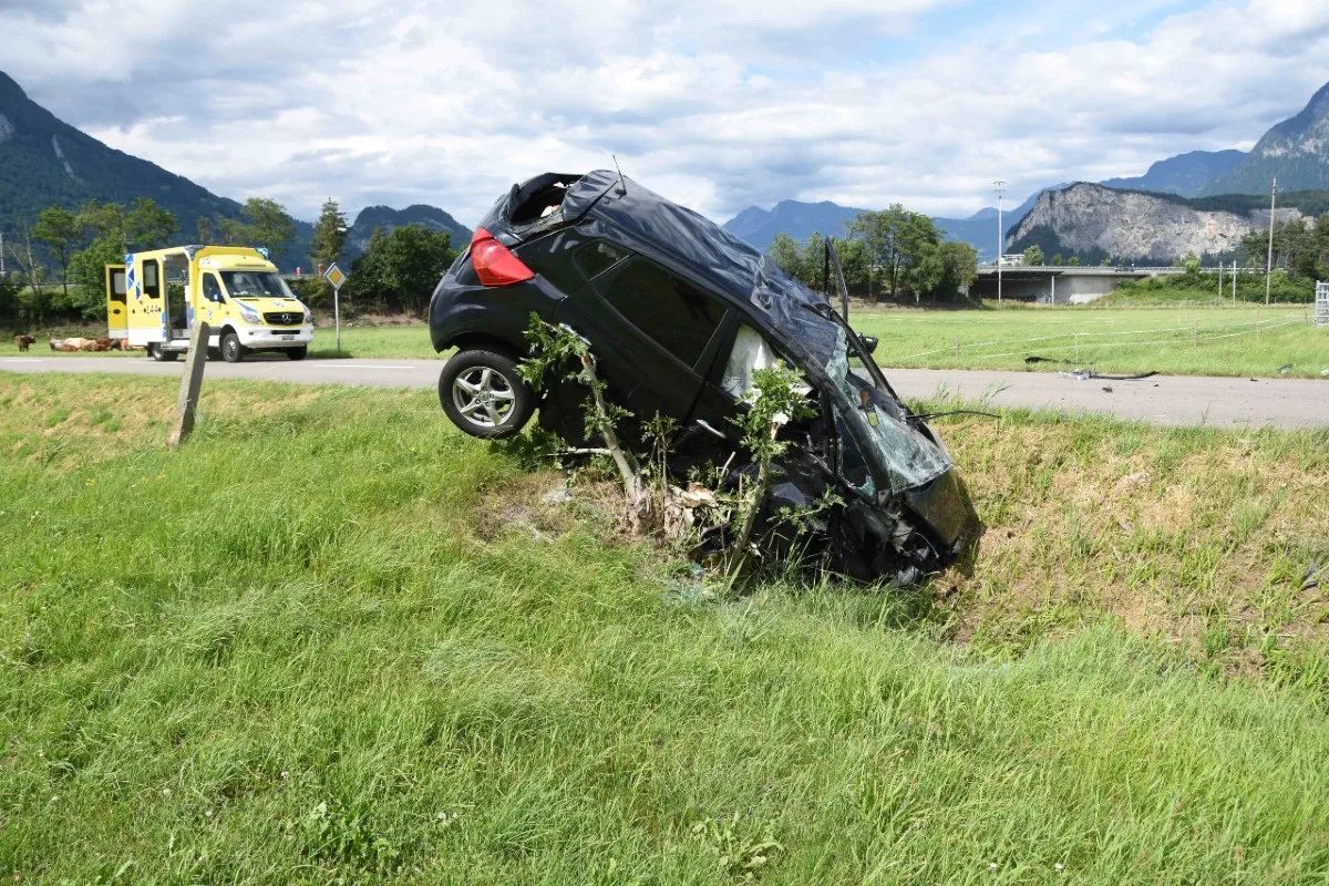 Heftiger Crash in Mels SG - Überholmanöver geht schief!