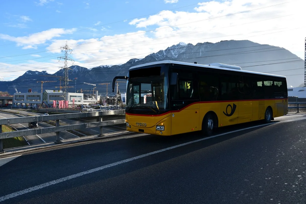 Chur GR - Falschfahrerin kollidiert mit einem Postauto