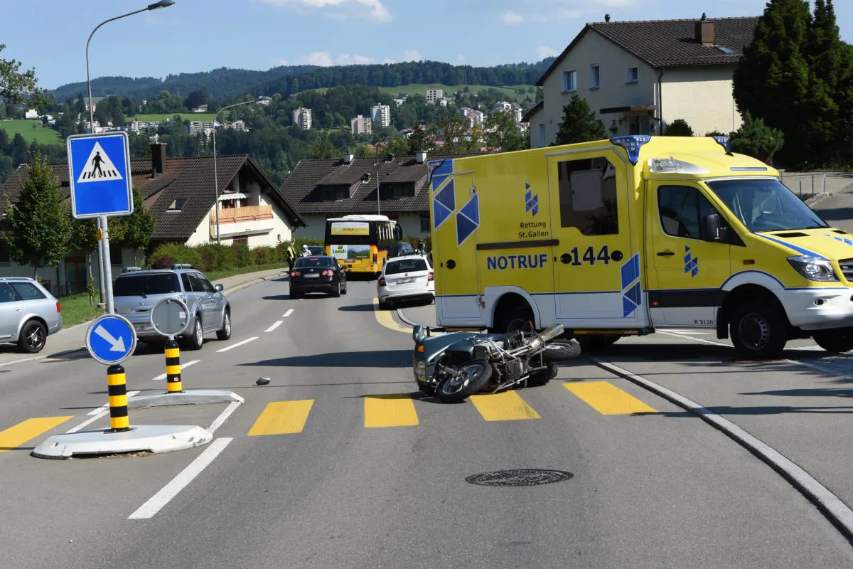 Engelburg SG - Motorradfahrer gestürzt - Zeugenaufruf