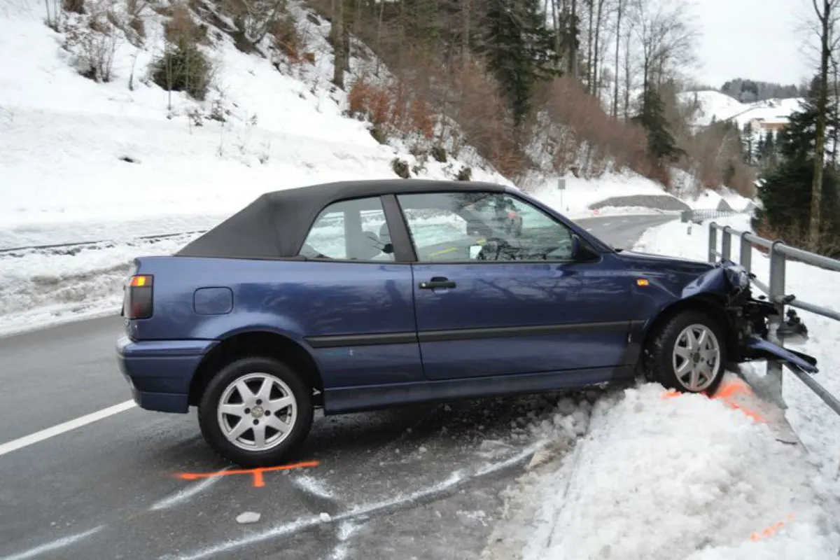 Herisau AR - Selbstunfall einer Autolenlenkerin