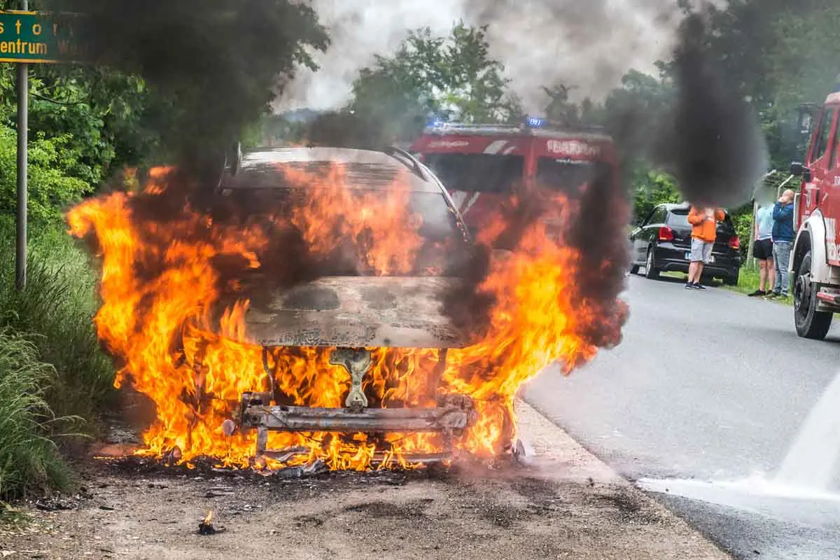 Aschbach - PKW in Brand geraten und explodiert