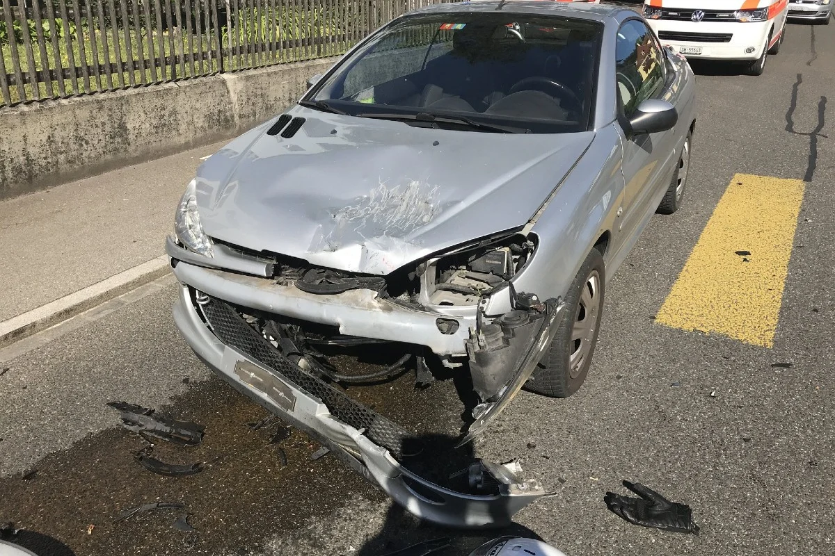 Schaffhausen - Auffahrkollision vor Fussgängerstreifen - Motorradlenker verletzt