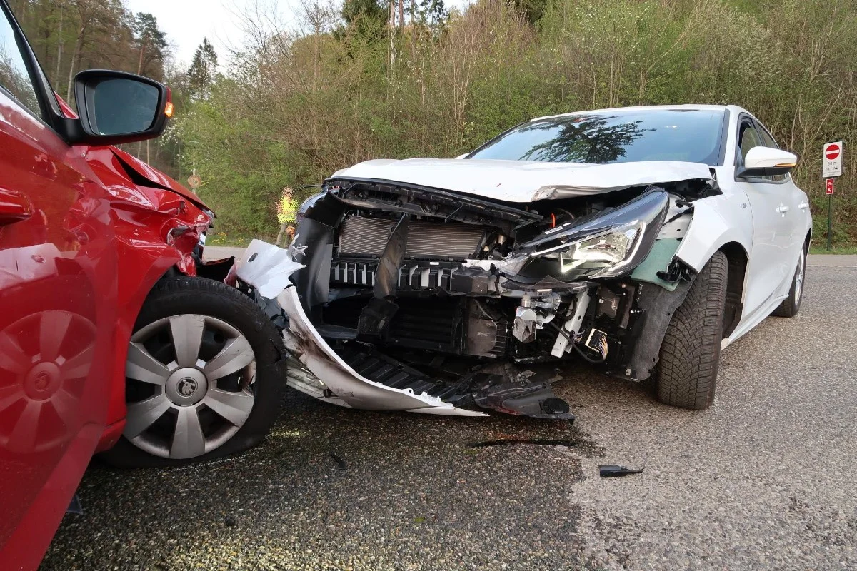 Hölstein BL - Auto übersehen - Kollision unvermeidbar!