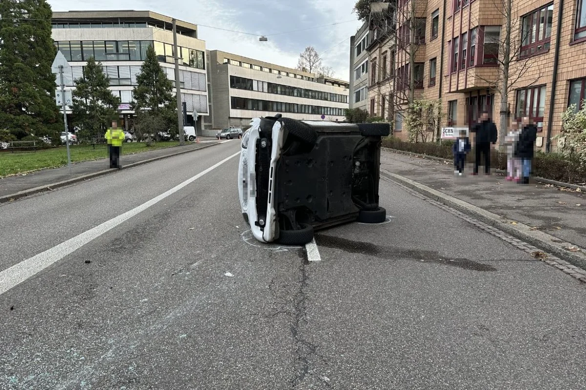 Basel - Spektakulärer Selbstunfall in Basel